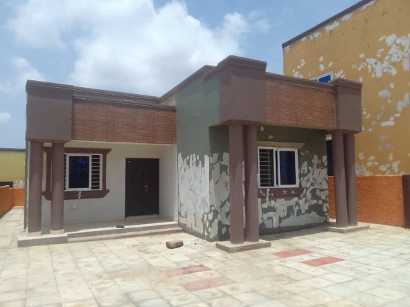 THREE (3) BEDROOM HOUSE FOR SALE AT SPINTEX PRICE:115,000 DOLLARS LOCATION:SPINTEX 